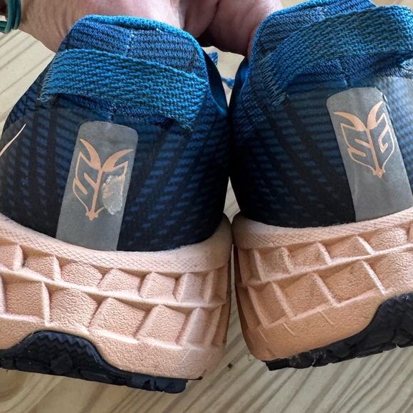 Womens Hoka Speedgoat 4 size 9.5 - Picture 7 of 7